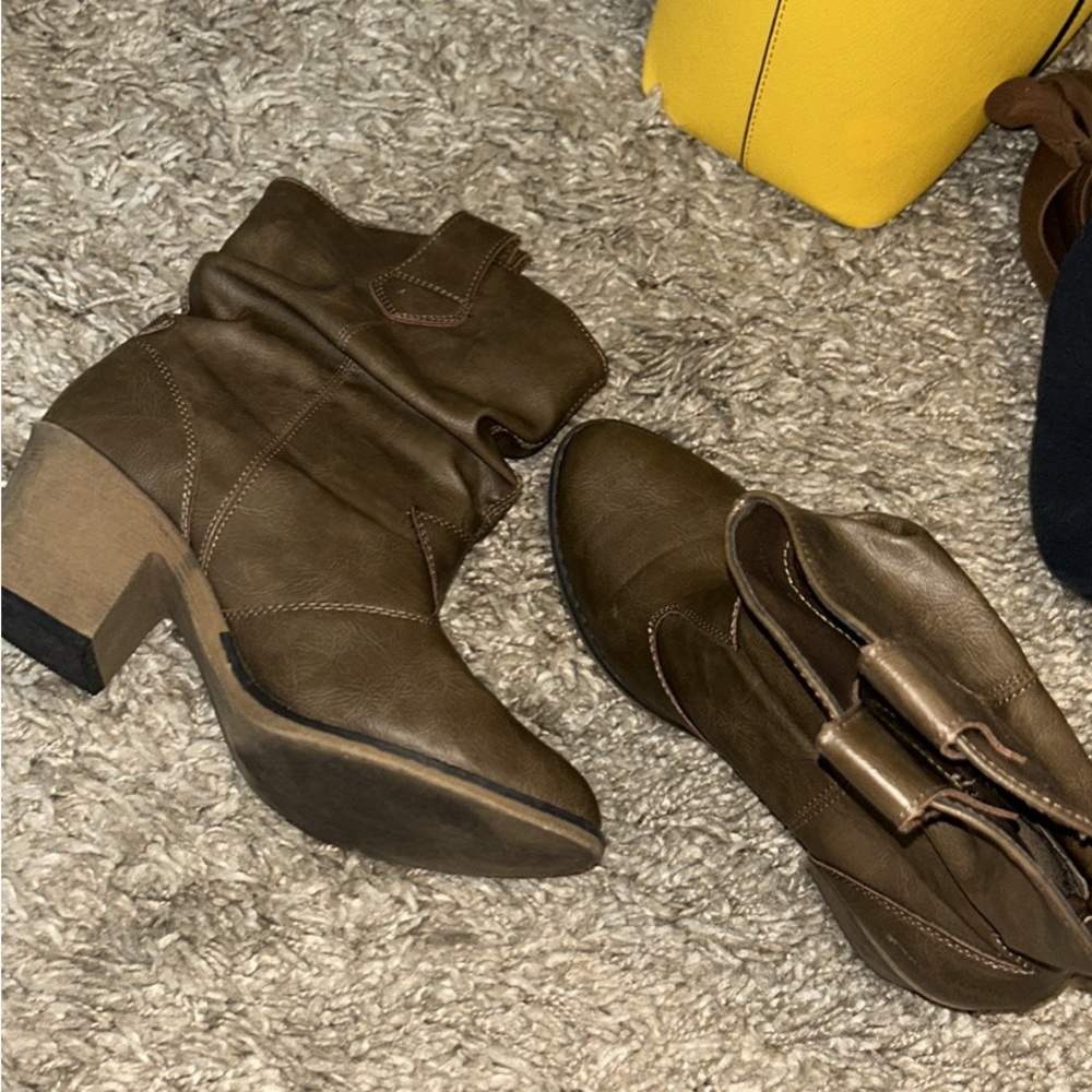 Light Brown Cowgirl Heeled Boots